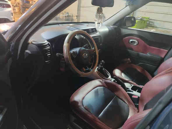 كيا سول ٢٠١٧ خليجي

ماشية ٥٠  

محرك ١٦٠٠ دوش

مواصفات كيا سول الاعتيادية 
السيارة جديدة واستخدام منزلي بيها طخات بالجاملغات الخلفية غير مصلحة 
السعر ١٢٥ ورقة .
للاستفسار ***********
