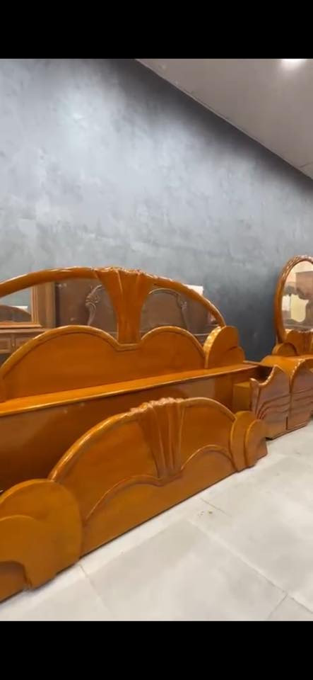 السلام عليكم غرفه للبيع
نظيفه وحلوه وضخمه طابقين ام 6 

***********
