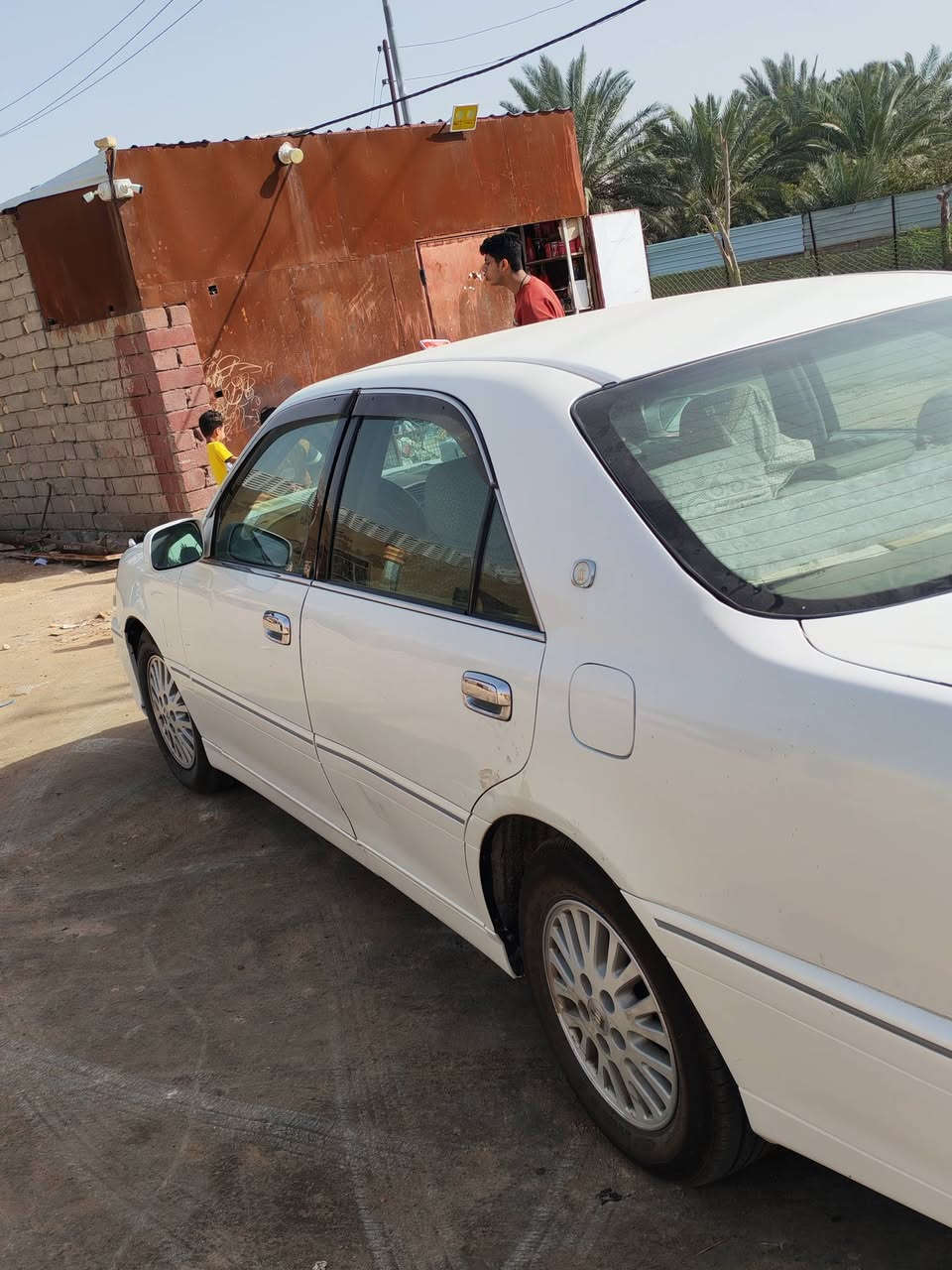 ملكه للبيع كصه جنطه مكانه ناصريه ماناقصه اي شي مكينه ديفور صغير  لون ابيض للستفسار أكثر ***********
