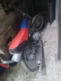 دراجه ايراني للبيع دراجه شغاله بيها خيط تبخير السعر 220 وبي مجال بسيط ...