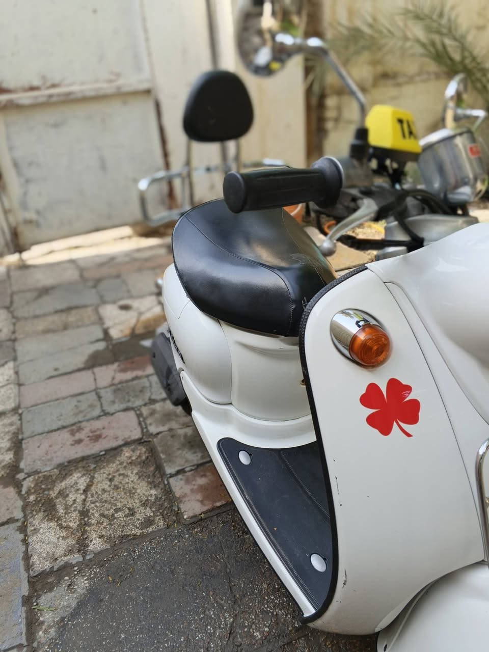 ستين كلاسك للبيع دراجه ماشيه 14الف مكان بغداد سعره 725
***********
