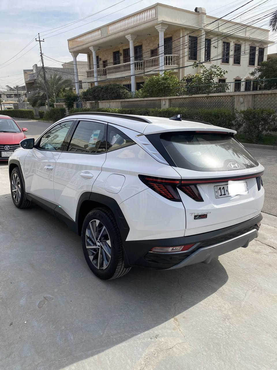 السلام عليكم
 للبيع توسان موديل 2024 رقم بغداد فول مواصفات عدا البانوراما ماشيه ١٩ الف كيلو مكفوله كفاله عامه عنوانها بغداد حي العدل وهذا رقمي ***********
