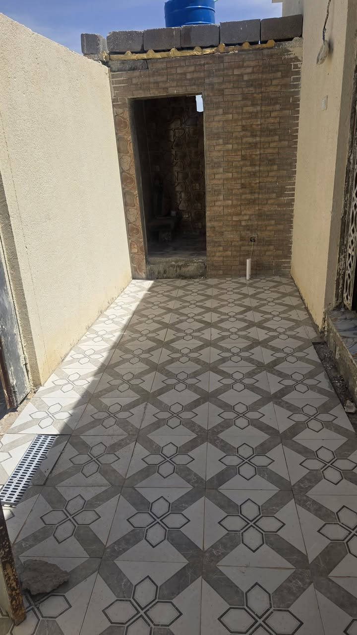 دارسكن طابو مالك صرف زراعي عراقي وكاله مكاتبه ونسخه من الطابو المساحة الكليه 200متر مساحه بناء 100متر وترك خلف بيت على نهر 100متر  يتكون بيت من غرفه ودونيه وصاله ومطبخ وصحيات داخليه وخارجيه سكف سندويج بيت مرتب حلوه فارق جاهزه السكن السعر 40مليون وبيع مجال الاستفسار ***********

