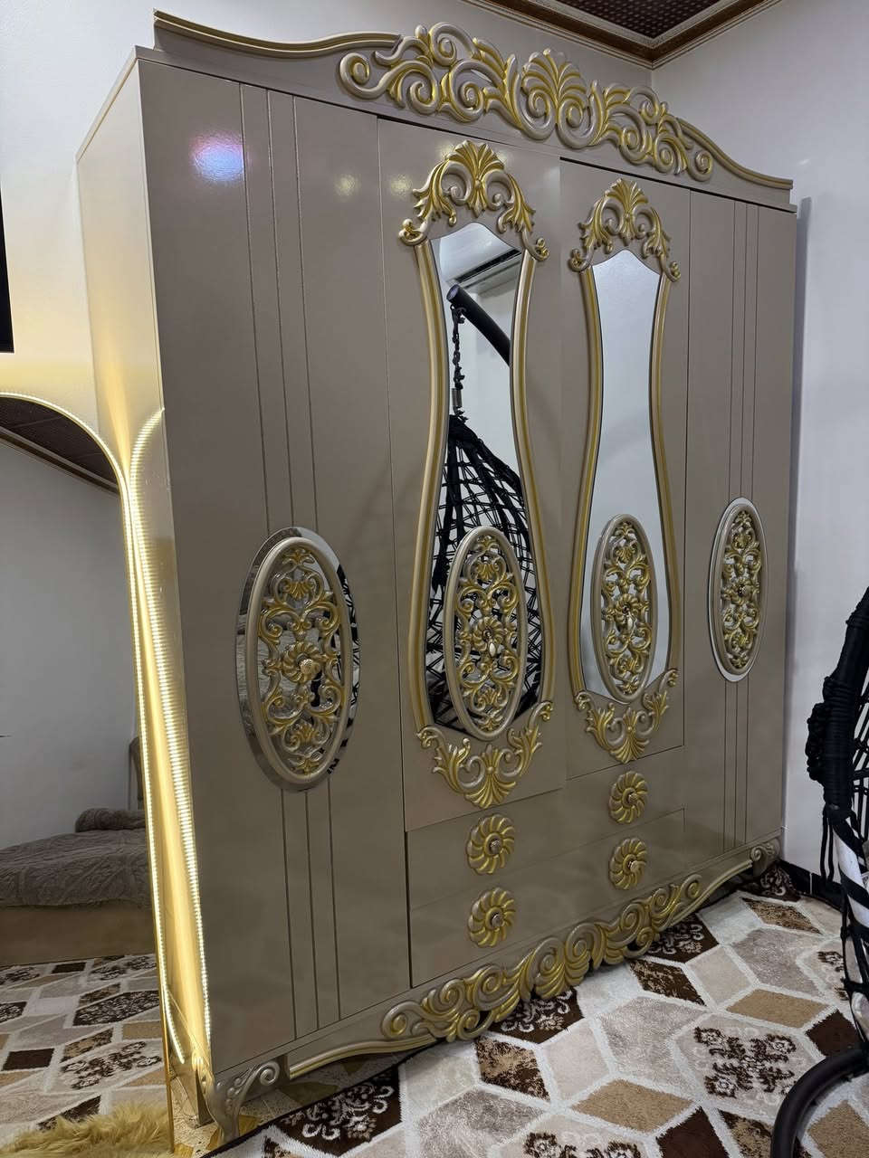 غرفة شبابية تركية 5 قطع تختين وقنصور وميز مرايا وكمدينة نظيفة سعر 550 وبيها مجال بسيط عنوان موصل


**إذا كنت صاحب هذا الإعلان وتريد حذفه لأي سبب، رجاءا أرسل رسالة إلى الدعم الفني**