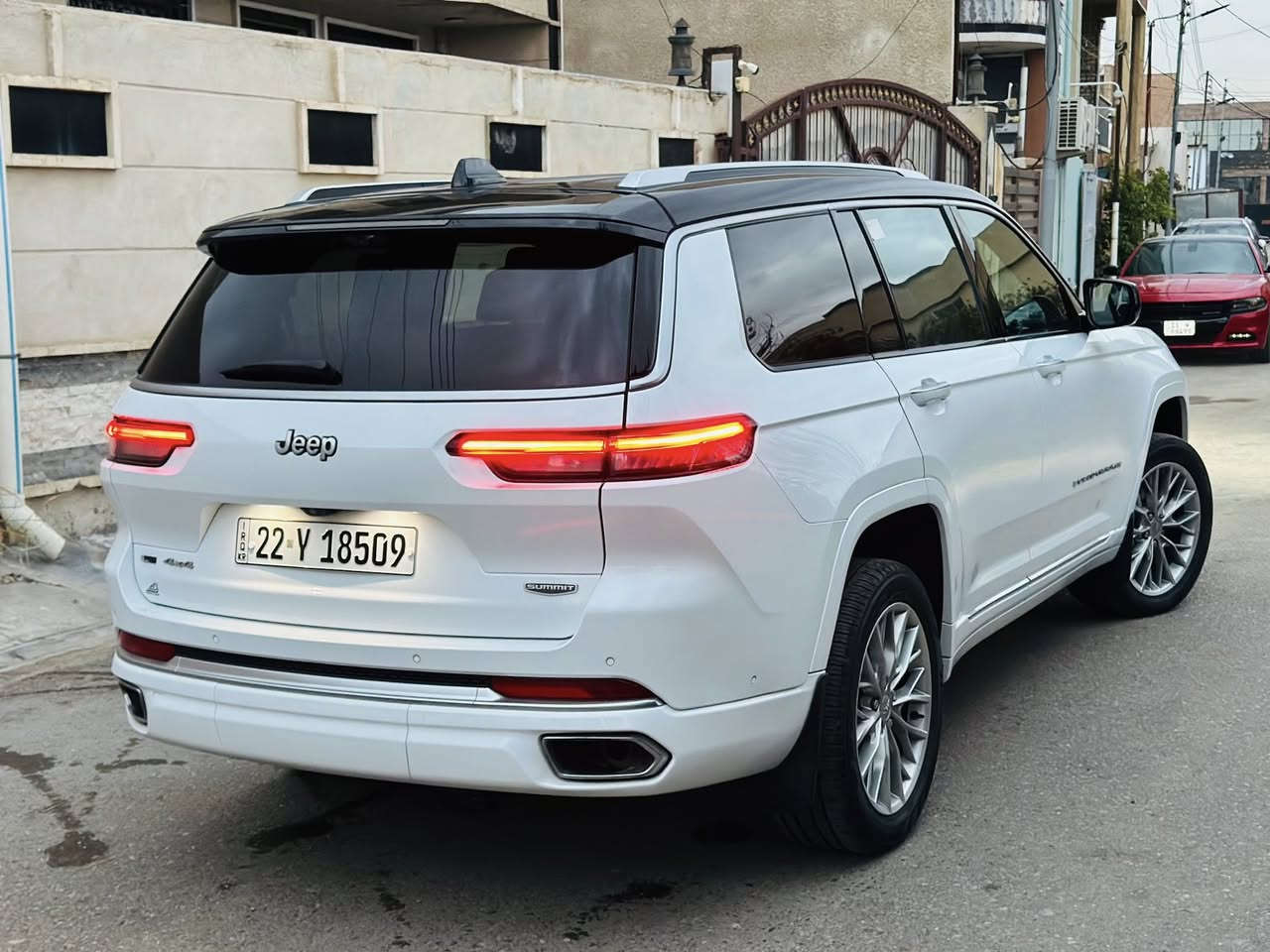 السلام عليكم
جيب كراند شيروكي سومت 2023 L ♥️
الضرر ربع الدعامية الامامية فقط الباقي مكفول 
صور الحادث مرفقة بلمنشور 

🔸🔸مواصفات 🔸🔸
أعلى فئة بلجيب فل 1/1 
تو كلر سقف اسود 
جكات 
8 كامرات محيطية وداخلية 
4 رادارات
بنوراما 
3 شاشات 
كراسي هزاز مساج 
كراسي جلد سومت 
كراسي كهرباء 4 حركات 
مري كهرباء 
كامرة حرارية دشبول 
دادشو عداد 
تدفئة + تبريد مقاعد
شاحن وايرليس
صندوق كهرباء 
ستيرن كهرباء 
شفتات رياضية مقود 
تدفئة مقود 
مستشعر وقوف خلفي 
رادار جانبي 
ويل 20 كروم 
قطتعين تبريد
3 وضعيات قيادة 
هاند بريك بصمة 
تحديد مسار 
لايتات فل زنون 
الكراسي الخلفية الكل كهرباء

السعر 41,500 $ وبيها مجال بسيط 
***********
