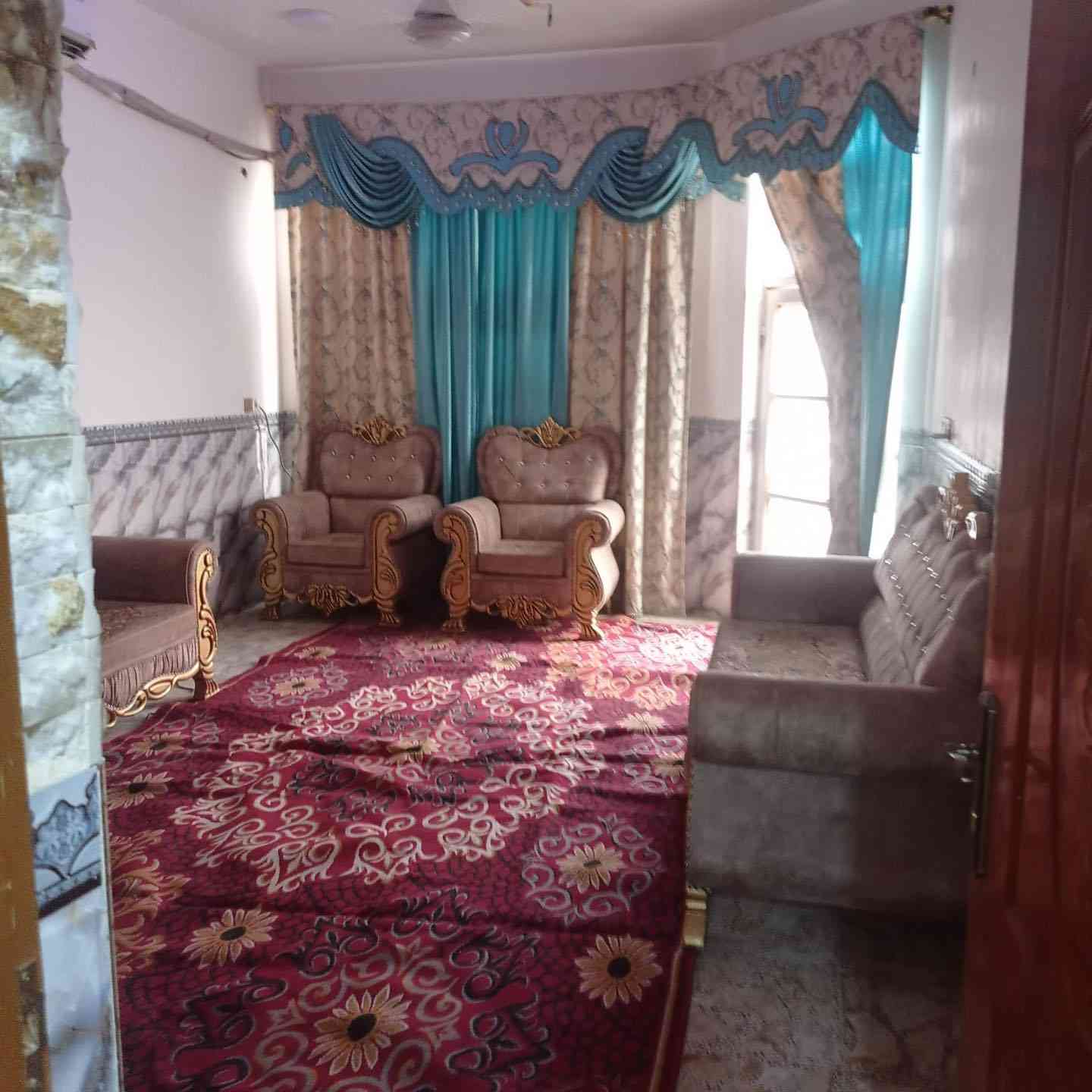 دار+ قطعه مجاوره  #للبيع

الموقع / شارع٨٠ 
حي النصر 
قرب الساده ابو خطه

المساحه  / ٢٣٠ م للدار 
والقطعه ٢٠٠ م

جنس العقار / طابو زراعي
بناء نضيف جدا 

يحتوي على / ٤ نوم 
صاله / مطبخ حار بارد/ مجمع صحي
حديقه / كراج سياره

سعر البيع/♦️٢٠٠ مليون♦️
للاستفسار اكثر /
مكتب الدار للعقار
***********
