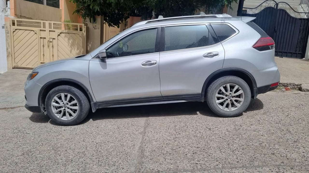 نیسان رۆگ ٤ بستۆن  دەبڵ ئەکسل بلاک ئیدیشن 
یەک دینار  مەسرەفی نیە زۆر رێکو پێکە ٢ پارچەی ئەمریکا ٢ پارچەش لێرە بێ ناو گرتن هیچ ناو گرتنی نیە سەنەوی و رەقەمی تازەیە 
نرخی ١٦٠ گەڵا و معامەلە 
*********** السليمانية, العراق
