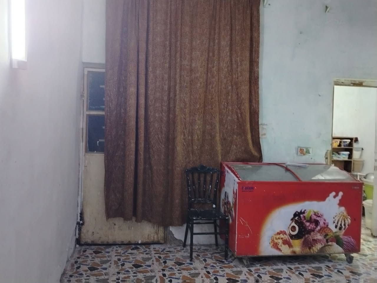 يا الله سلام عليكم بيت للبيع الواجه ١٠نزال ٢٠ بيت مرتب ديكور كامل يحتوي على ٢غرف نوم وصاله واستقبال للاستفسار أكثر عبر الرقم ***********
