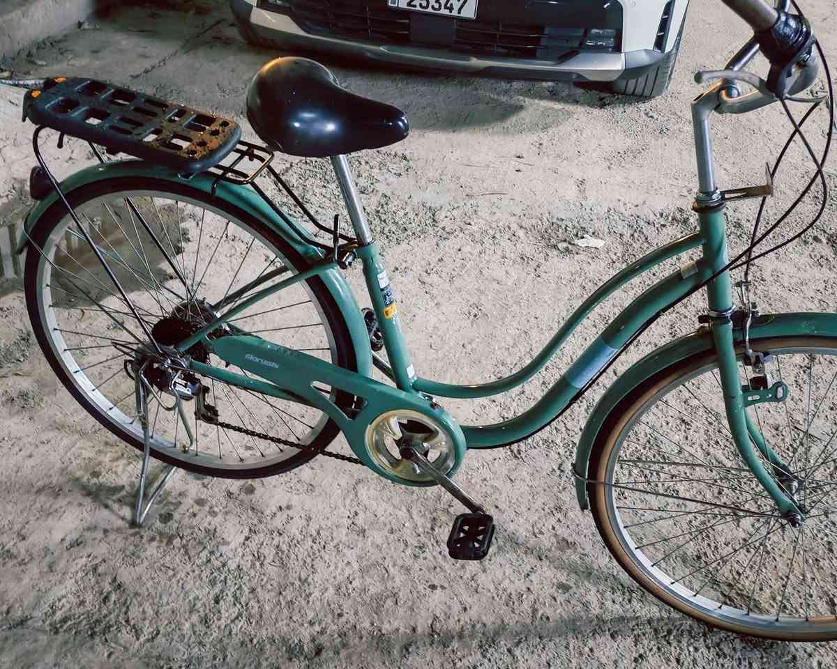 السلام عليكم بايسكل بناتي بطه للبيع نسبة النضافة 80 %لون مميز ويحتوي العكرب على 8نمر خلفية شغال للاستفسار الاتصال على
*********** 

***********
