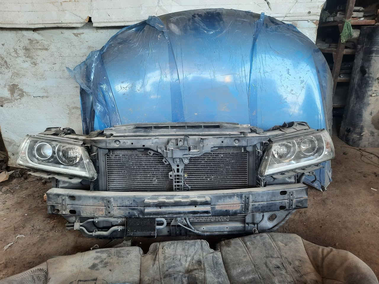 السلام عليكم تتوفر غراض ازيرا ومكاين ٢٧٠٠ حاويه كل غراض الازيرا متوفره عنوان حله حي صناعي شارع الخدمي قبل متوصل بانزيخانه العرفان 
***********
