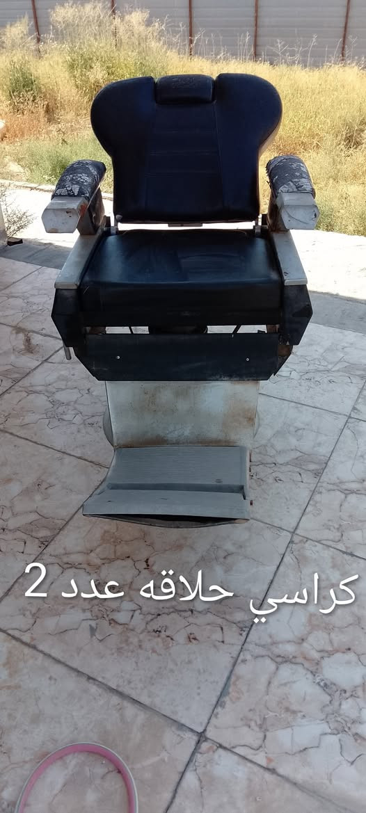 السلام عليكم * للبيع محل حلاقه تجهيزات فقط * ميز تواليت  طويل كومدي مجرات  مع المري + كراسي فخمه عدد 2 وقطع مري كبيره اطار المنيوم عدد 2 مع مكائن جديده  ومشوط ومقصات  كبل تفتح  * السعر  ( 500 الف)  علما اني ماخذن بوقتهه ب مليون بدون مكائن وباقي النواعم ** الدوره البوعيثه / هاتف (***********)
