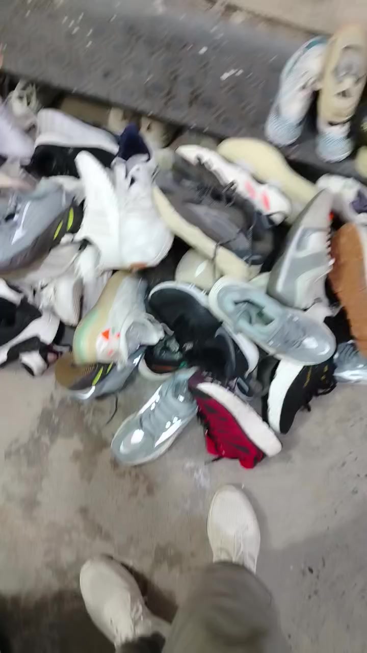 شلعه ترانشوزات 
توصيل موجود
***********
واتساب
