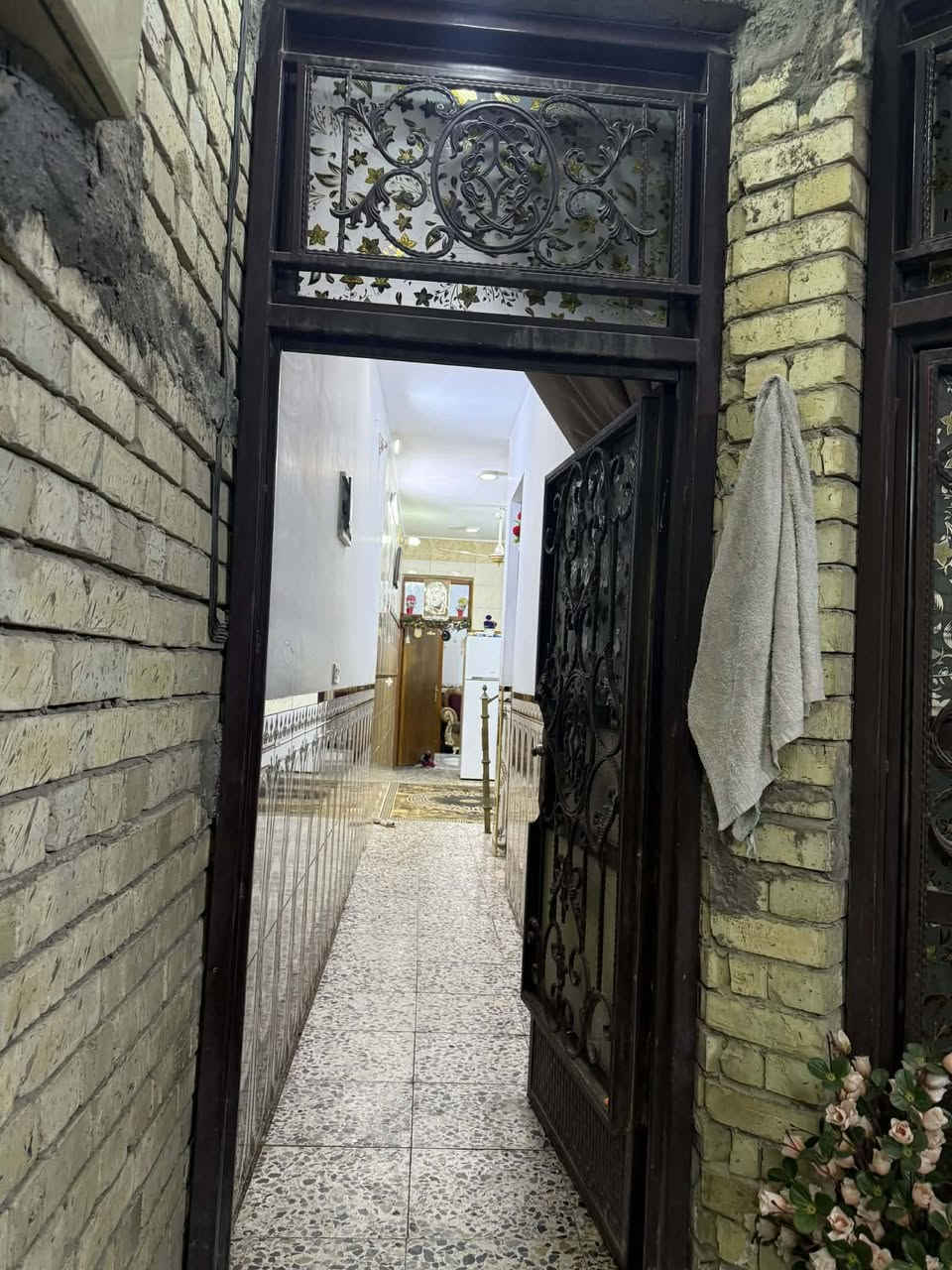 بيت للبيع ١٠٠ متر في حي الرحمه الوجهه ٥ متر والنزول ٢٠ متر الاستفسار الاتصال الرقم *********** علمأ غير متواجد على الفيس
