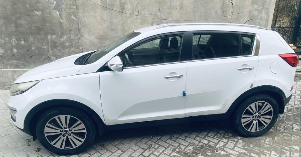 السلام عليكم كيا سبورتج 2015 gdi  گير ومحرك مكفولات السياره ماشيه 132  حساسات خلفيه والمري شفط تحكمات ستيرن     تبريد خير من الله  السعر 145 ورقه مكان السياره بغداد مدينة الصدر 
***********
