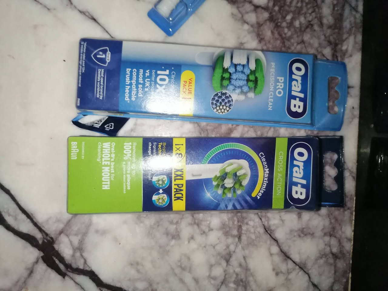 رؤوس فرشاة أسنان كهربائية من ماركة أورال-بي (Oral-B) بتصميم Precision Clean، وتتميز بشعيرات مصممة خصيصًا لإزالة البلاك.تتوفر هذه الرؤوس في عبوات قيمة تحتوي على عدد من القطع، مثل العبوات التي تضم 4 قطع أو عبوات XXL الأكبر حجمًا.تحتوي الرؤوس على تقنية التنظيف المتقدمة لإزالة المزيد من الجير مقارنة بفرشاة الأسنان اليدوية التقليدية.تتميز الشعيرات بمؤشر CleanMaximiser الذي يتغير لونه من الأخضر إلى الأصفر لتنبيهك بوقت استبدال الرأس.سعر القطعة 3الف بس @إشارة


**إذا كنت صاحب هذا الإعلان وتريد حذفه لأي سبب، رجاءا أرسل رسالة إلى الدعم الفني**