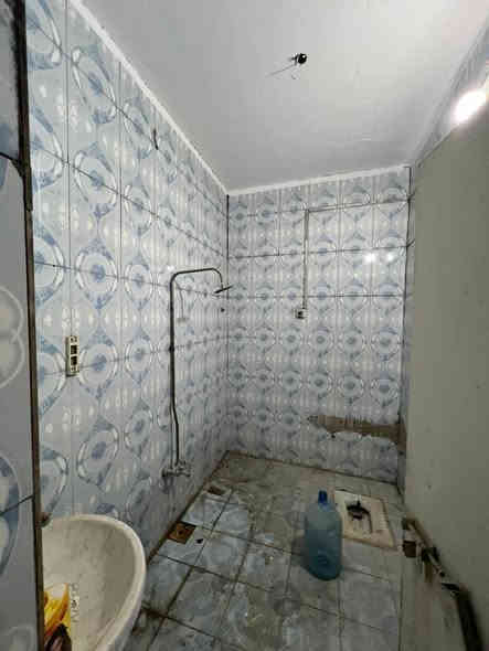 بيت للايجار حيّ الاصدقاء قرب تقاطع العسكري
طابقين بمساحة 200م
يحتوي الطابق الارضي ع غرفتين وصالة ومطبخ واستقبال وكراج وصحيات 
الطابق الثاني يحتوي ع غرفتين وصالة وصحيات سعر الايجار 900الف قفل الاستفسار ***********
