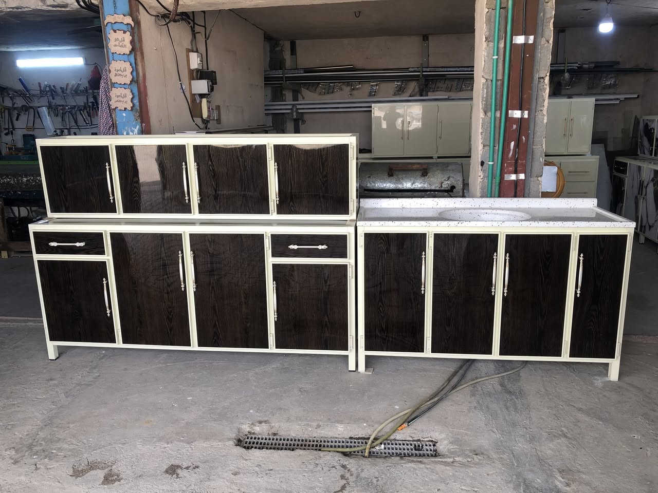 كاونترات مستخدم وجديد العنوان ناحية الطيفيه قرب مجمع بغداد ولقامشلي رقم الهاتف ‭٠٧٨٥ ٩٨٦ ٠٥٧٣‬ يوجد لدينا تثبيت ابواب وكاونترات
