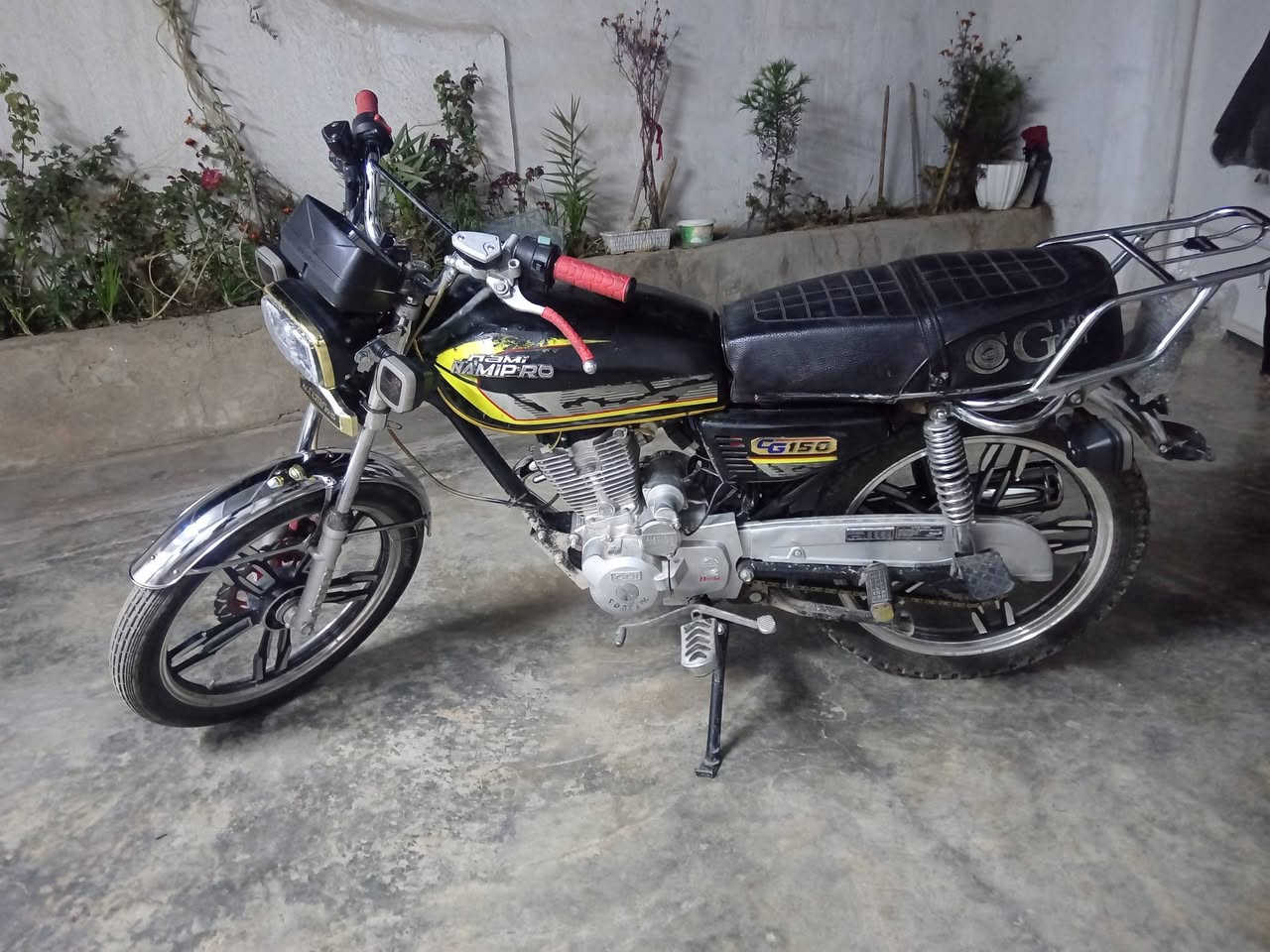 5كیر نامي تو برو مكینة 200cc كبس عمبار كلج بریك امامي شغال كهربائیات كامل شغال  
لا صرف ولا بخار سعر 500 وبي مجال ***********
