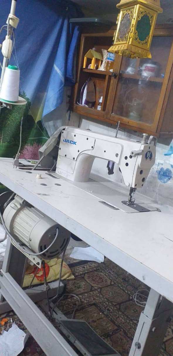 للبيع مكينة خياطة صناعي جااك مستعملة نضيفة وشغالة من كلشي السعر 300 قفل ووياها مساطر هدية ويوجد توصيل داخل بغداد فقط للاستفسار ***********
