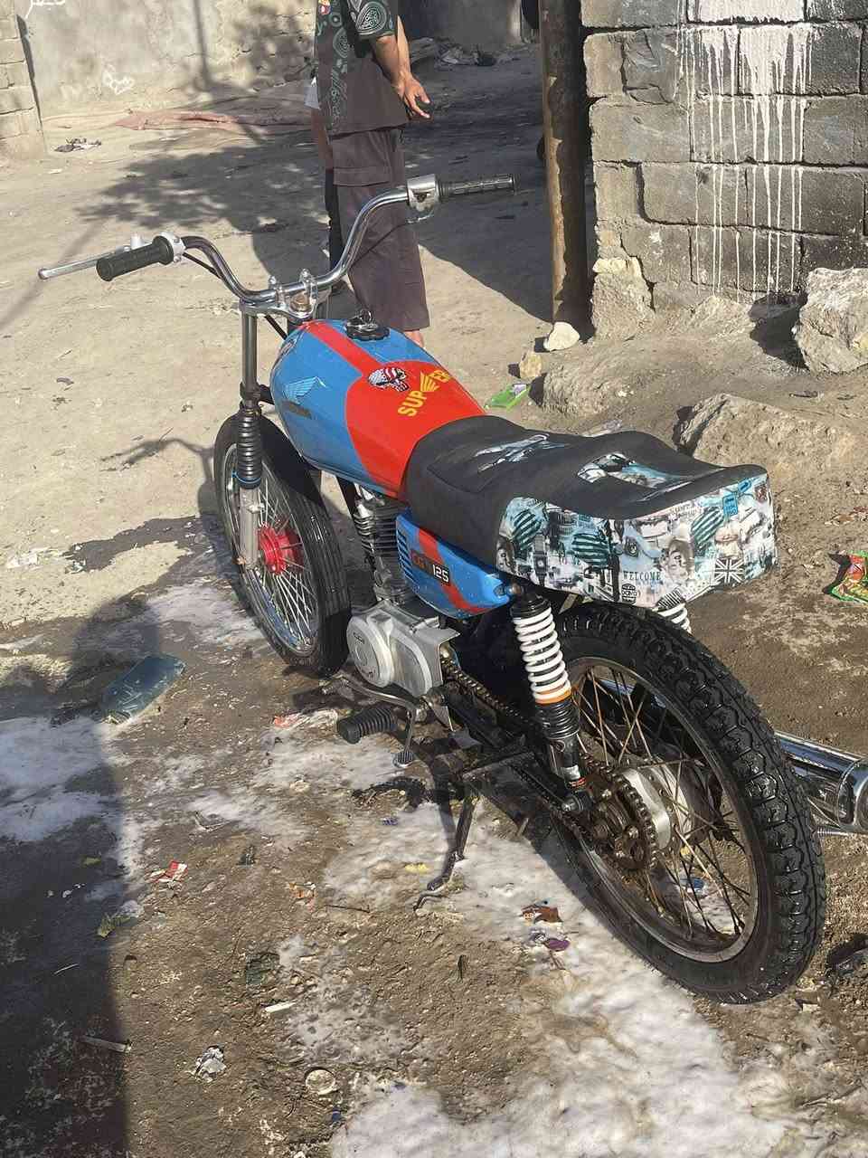 سلام عليكم دراجه دوات لبيع غراض كله جديدي سعر 400وبيه مجال قليل دراجه كفاله عمه بصره 5ميل  رقم لهاتف ***********
