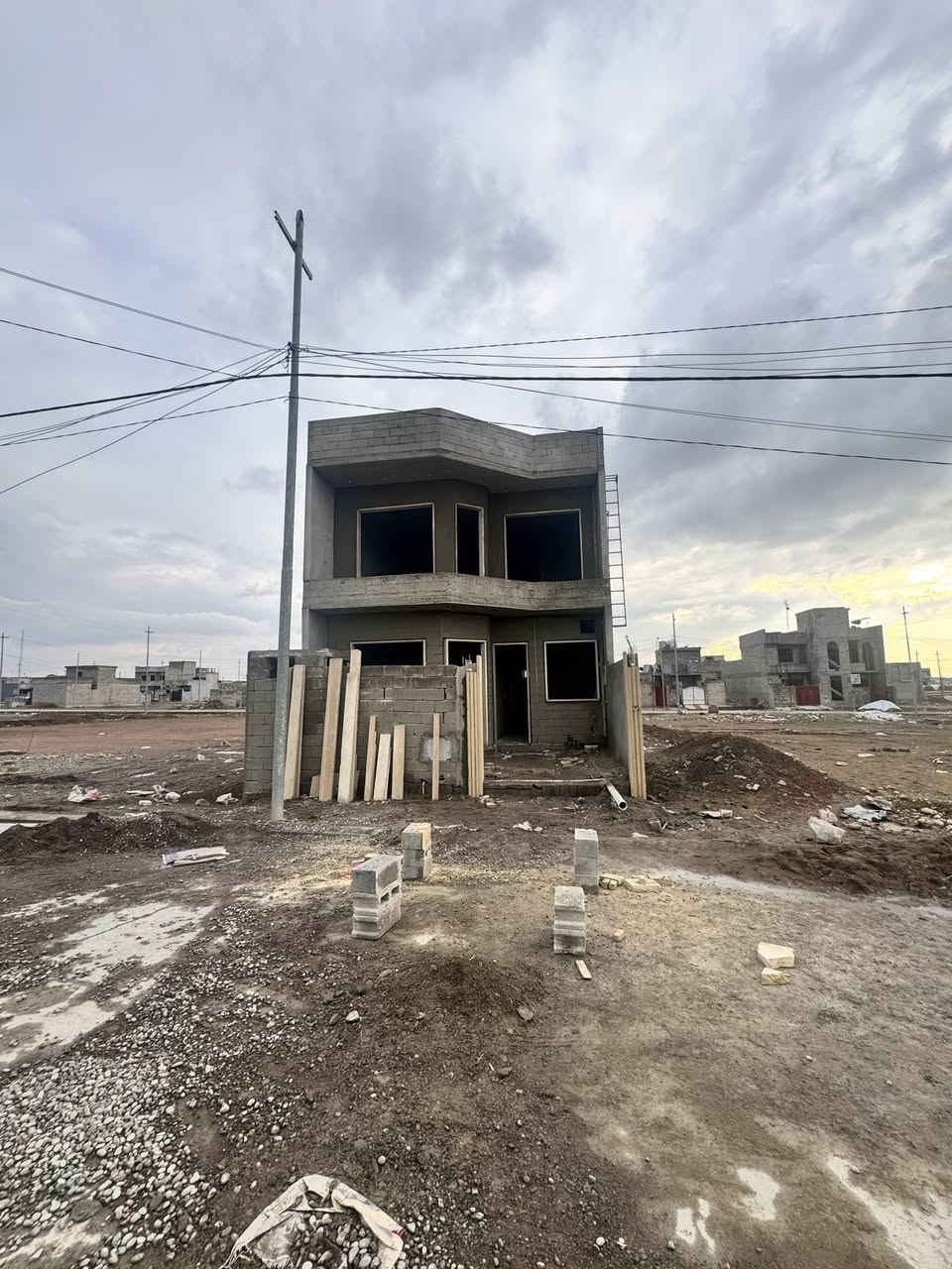 هيكل للبيع قيد الانشاء 
مكتب عين الوطن التعليم العالي
الموقع التربيه الثالثه 

🔹 مساحة :150م ، واجهة7,5 ، عمق : 20م

🔹 شارع 20 ، خدمات كاملة متوفرة

🔹 يتكون من طابقين  

ط1 : غرفة ، استقبال ، هول ، مطبخ ، صحيات ، 

ط2 ثلاث غرفه ومشتملات 

مجهرة بكافة الانظمة الحديثة -

دكتات - سبالت - غسالات - انترنيت - دشات

للاستفسار اكثر مراجعة #عين الوطن  الكائن في حي التعليم العالي -التربيه الربعه

***********
