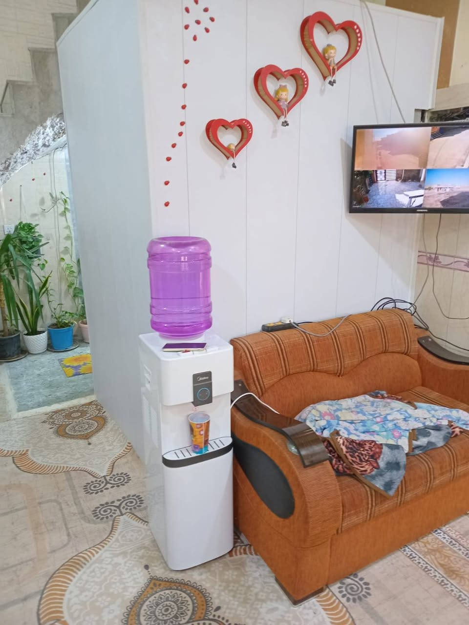 السلام عليكم 
دار للبيع في الشركة الصينيه (200m) (غرفتين+استقبال+صاله+مطبخ+ مجمع صحيات +صحيات خارجيه)
(سند 25)
بناء طابوك والسطح كونكريت
تبليط
ماء
كهرباء
يبعد عن الكورنيش ٥٠ متر 
السعر (100م) وبي مجال للشراي 
للتواصل هـ ***********
ومن الله التوفيق 💖💖
