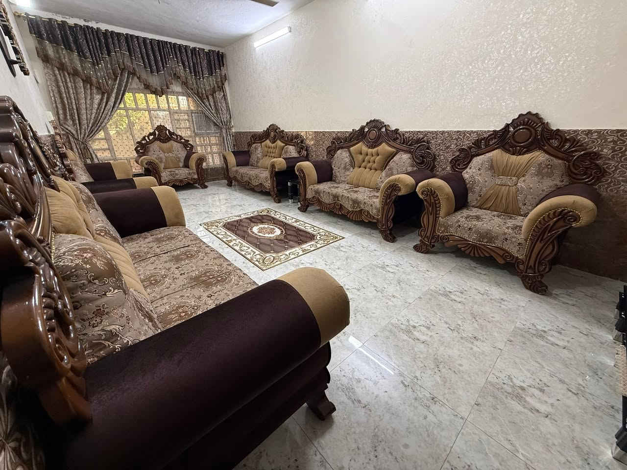 السلام عليكم
خم للبيع 6 قطع 13 مقعد
نظافة جداً عالية اخو جديد 
تصميم مميز من نوعه سيف الأمام علي (عليه السلام) 
توصى وليس سوقي او تجاوري
نوع الاسفنج بلوك درجه اولى والخشب صاج من الثقيل 
السعر مليون وربع و بي مجال 
مكاني بغداد 
رقم الهاتف: ‏*********** + واتس
