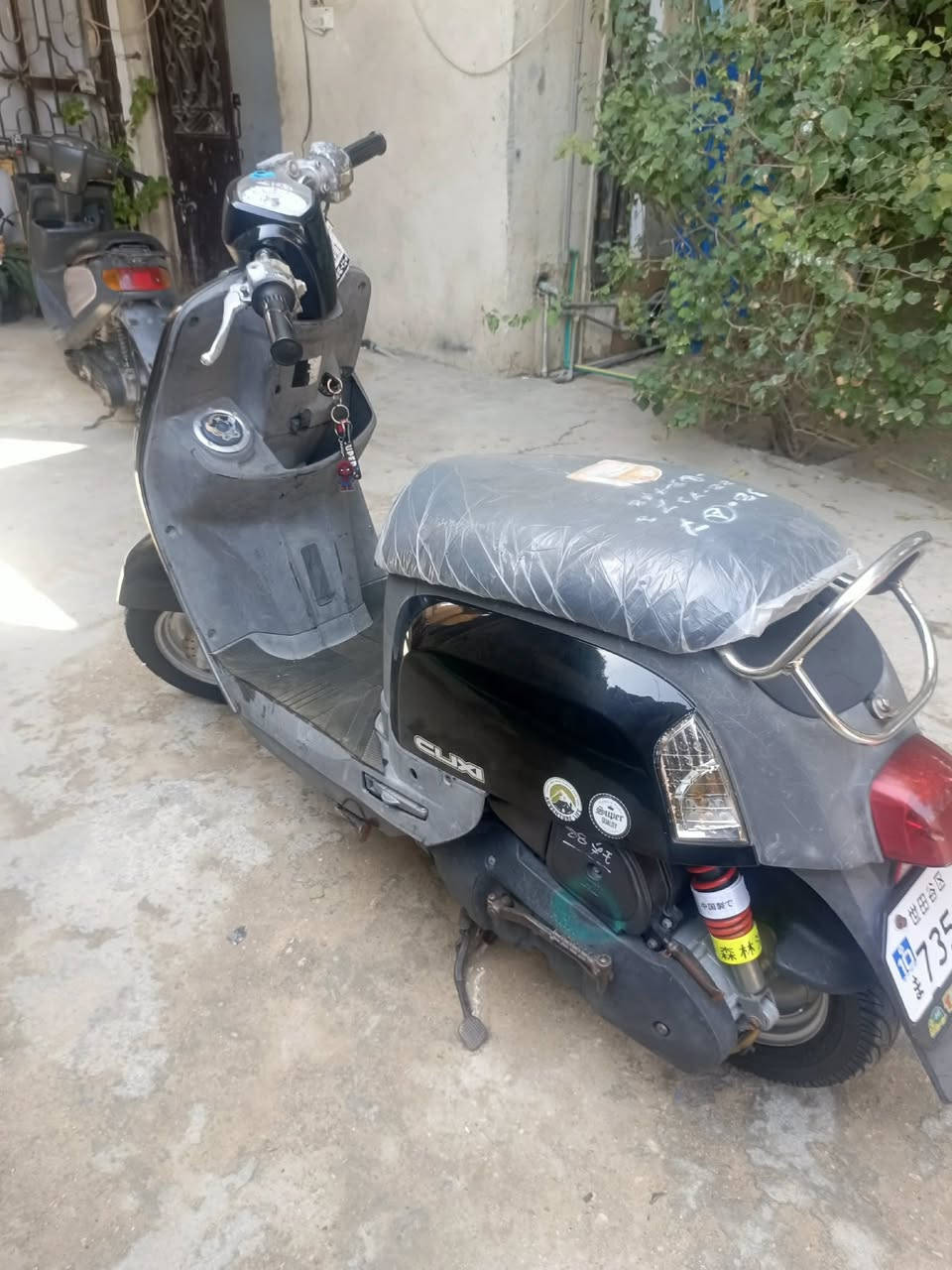 سلام عليكم بوليس للبيع نضيفه شوفه عينك مابيها اي نقص فقط باتري مصارلها هواي من طالعه وصل بيها مكاني كربلاء حي القادسيه مكلف بالنشر لحد يراسلني 
السعر 900 وبيها مجال 
***********
