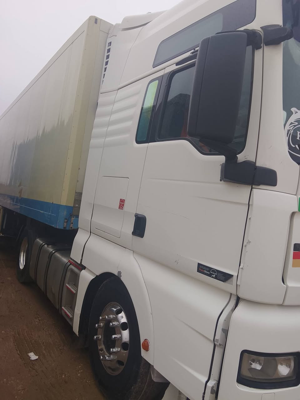 سلام عليكم مان مربوطه برد رقم وسنويه جديد محرك بم ونزل سياره موديل 2005 رتايدر ثلاجه تخم تاير سياره جاهزه للعمل *********** بس راس للبيع
