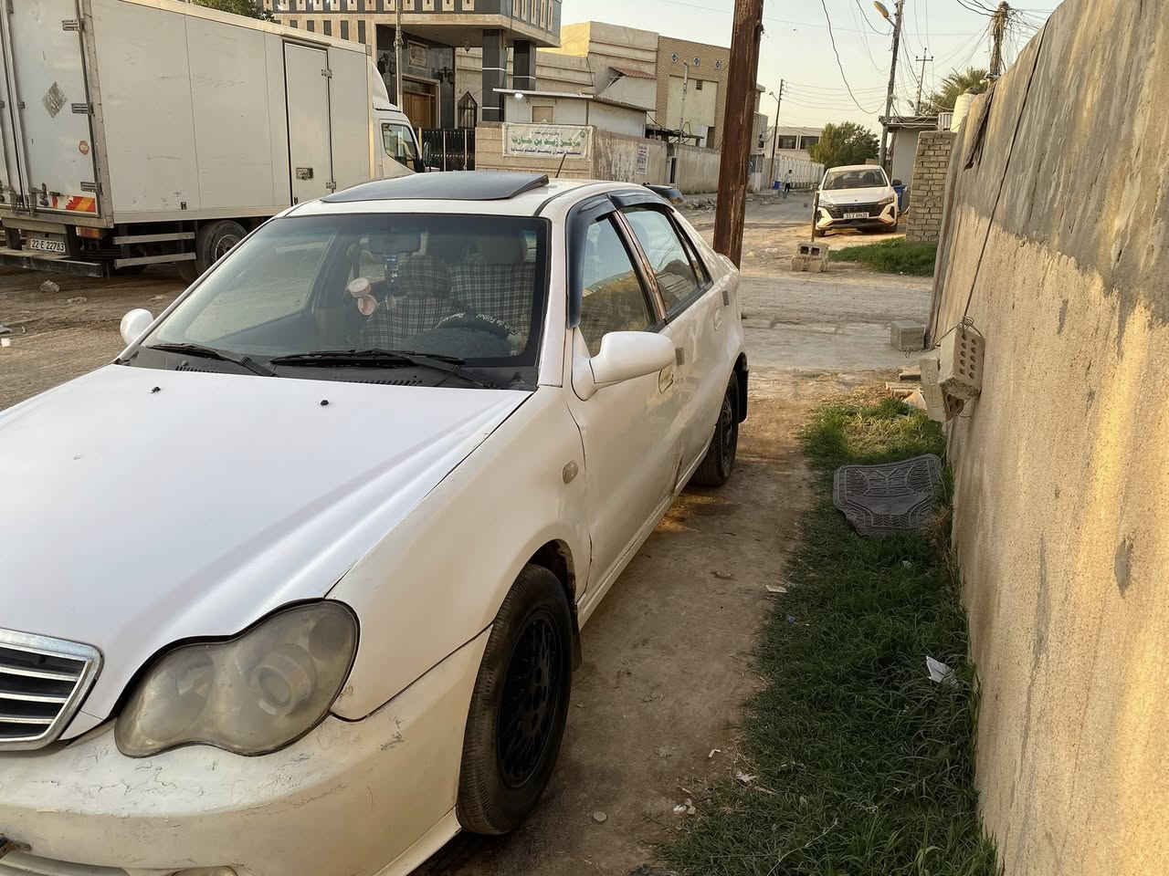 السلام عليكم سيكي للبيع موديل ٢٠١٣ بأسمي سنويه ٢٠٢٨ سياره جاهزه من كلشي تبريد  ثلاجه تدفىه كامله مكمله كامره خلفيه تخم تاير جديد ويل مشجر اسود حادثه فقط جامع ايمن ومبدل اصلي من شركة وبنيد اثر جراد وكع عليها انقاض ومبدل بدون بدنه وشواصي ولغود كله مكفول سستم سماعات دوشمه كامله سياره مال بيت ونظيفه سعر ٤٢ وبيه مجال بيه تلحيضات دشبول بنص بي كسر ومصلح بصيط ومعمره ورقم بغداد وهذا رقمي ***********
