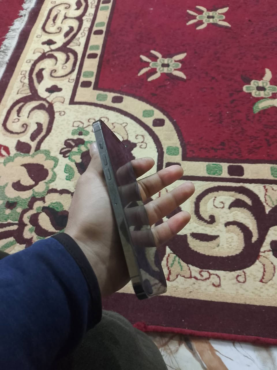 السلام عليكم 
 تلفون 13برو ماكس 
لون اسود طافي 
ذاكره256
نضيف 100٪100
بطاريه 88
جهاز امريكي شرط 
رقم ***********
***********
