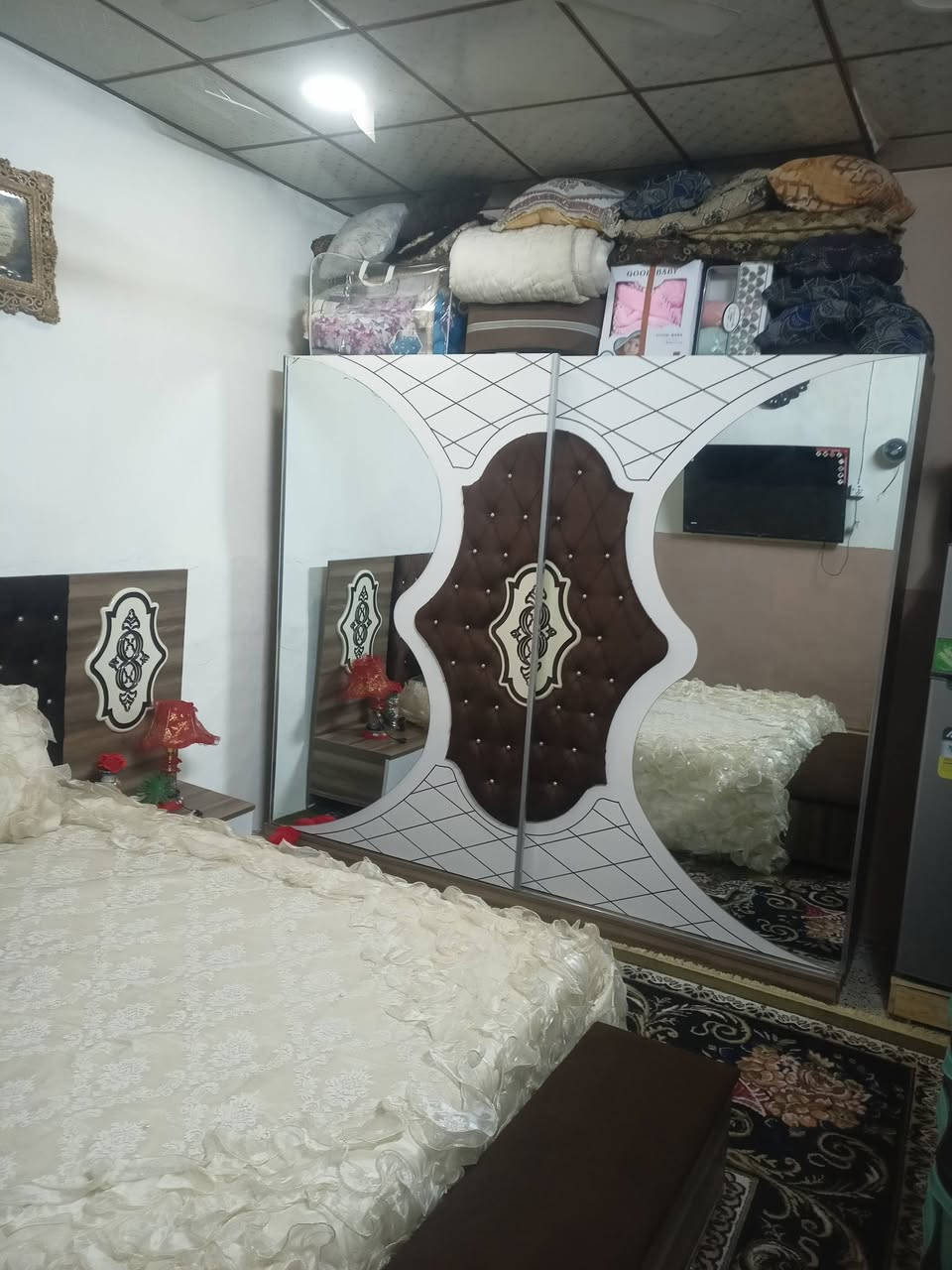 السلام عليكم غرفه تركيه للبيع كلش نظيفه السعر ماله 300 وبيها مجال شيء قليل للطيبينه او على الخاص رقمي بي واتساب رقم الموبايل***********
