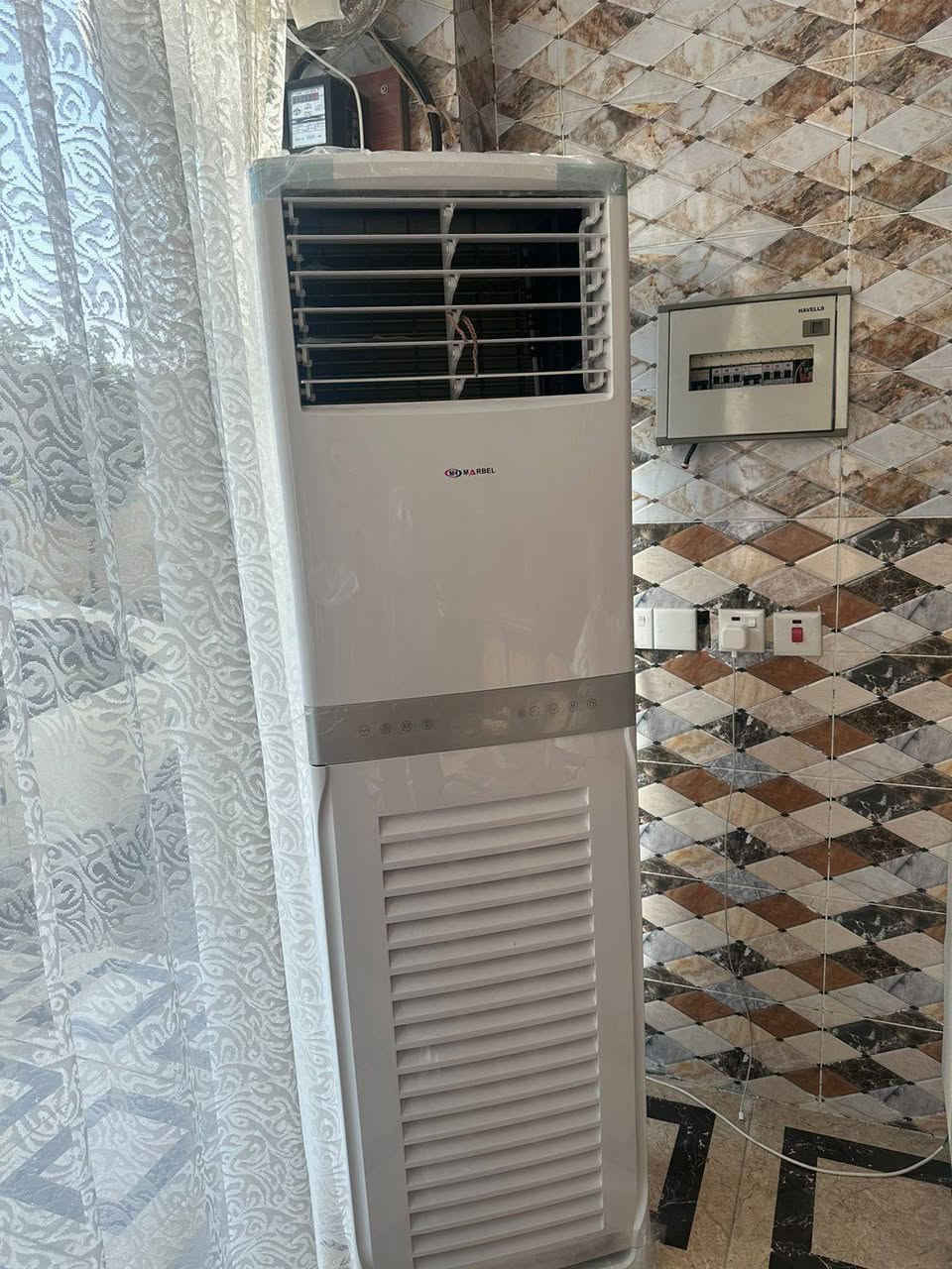 سڵاو سپلێتی لۆک تەنها لەپاکەت هەڵپچراوە بۆ عەرز 
مارکەی ماربێڵ دووتەن و نیو نرخی ١٥٠دۆلار خوار بازاڕ 

***********
***********
