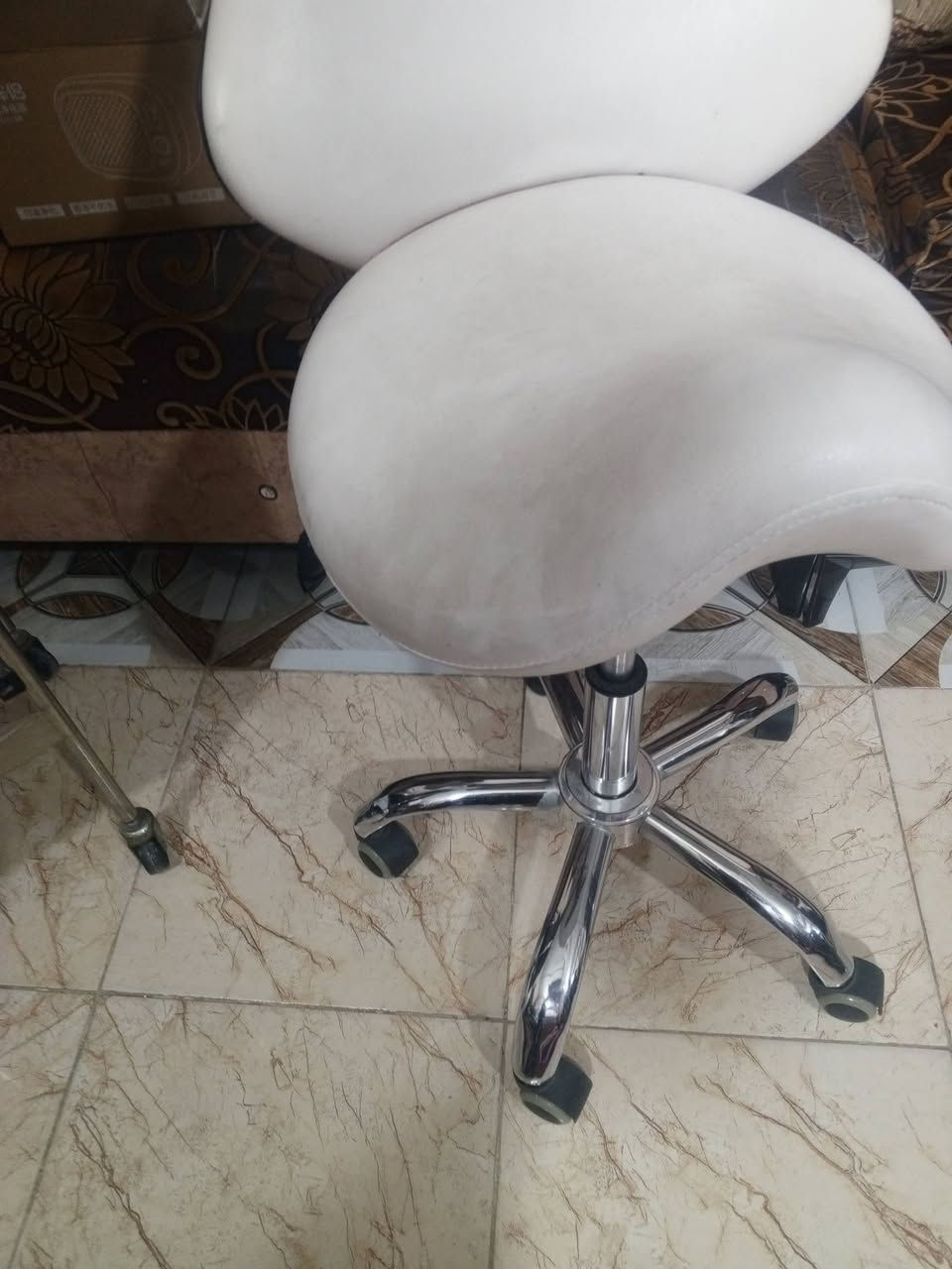 كرسي 30 
ميز 25


**إذا كنت صاحب هذا الإعلان وتريد حذفه لأي سبب، رجاءا أرسل رسالة إلى الدعم الفني**