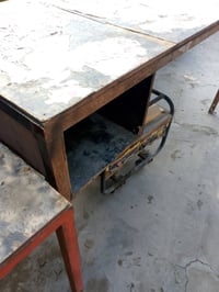 الزبير • ميز حديد • ميز مكينة خياطة