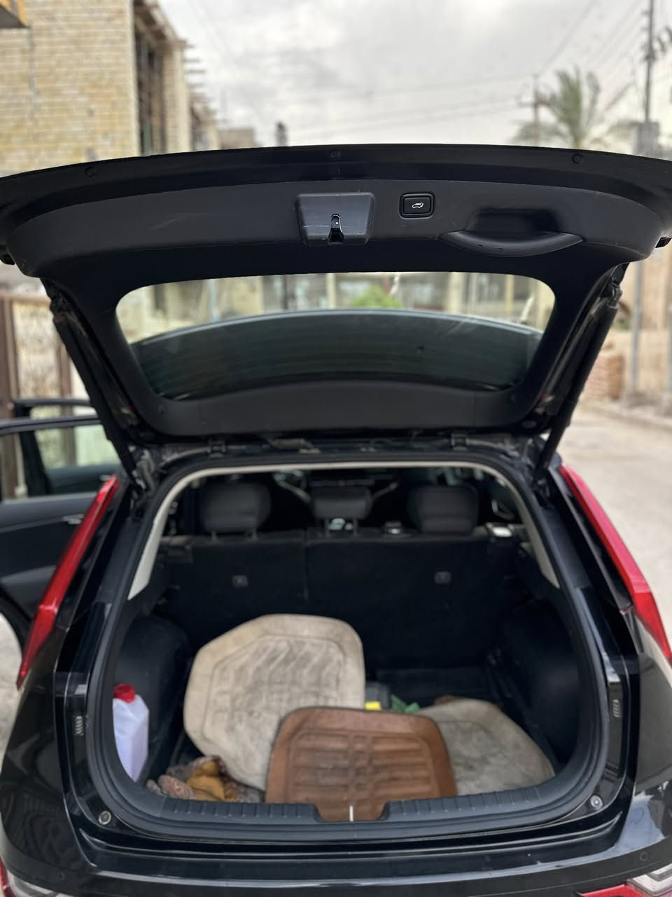 السلام عليكم 
كيا نيرو هايبرد موديل ٢٠٢٢ (شكل الجديد)
السيارة حادثها موضح بالصور جاملغ وبنيد ومصلح نفسة بدون تبديل 
السيارة وارد كوري 
ايرباك ستيرن ومصلح راجع سستم 
السيارة حلوة وجاهزة 
السيارة فول مواصفات للاخير ومواصفاتها موضحة بالصور 
السعر  163$  
ترهم مراوس كذلك 
‎*********** هذا رقمي للي يحب يتواصل وياية
