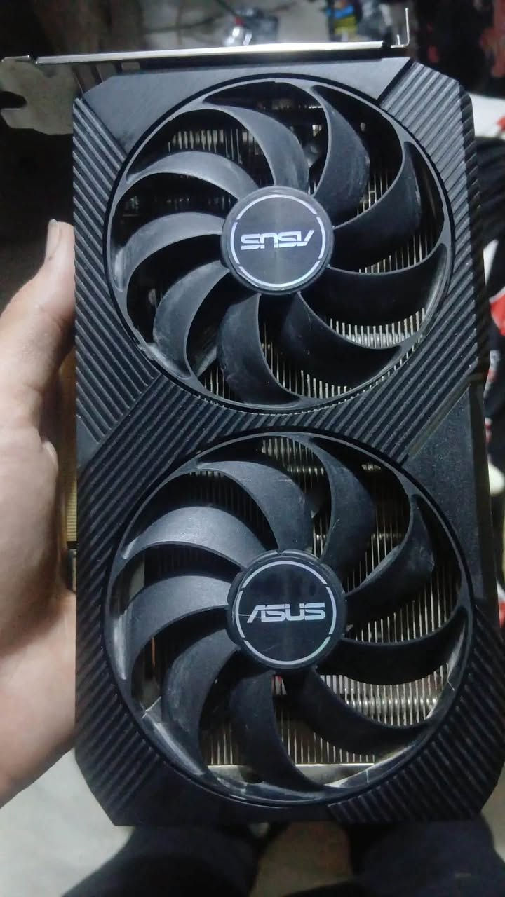 للبيع PC Gaming
🖥️ المواصفات:

• Motherboard: ASUS H510
• Processor: Intel Core i5 الجيل العاشر
• RAM: Crucial 16GB (2×8) DDR4 3200MHz
• HDD: 1TB
• SSD: 256GB
• GPU: ASUS RTX 3060 12GB
• Power Supply: FSP 700W
• Case: Fantech مع 4 فانات
• تبريد وتهوية ممتازة

🎮 مناسب للألعاب، الدراسة والشغل
💰 السعر: 800,000 دينار
🚚 يوجد توصيل لجميع محافظات العراق
📩 للاستفسار أو تجربة الجهاز راسلني خاص او واتساب ***********
