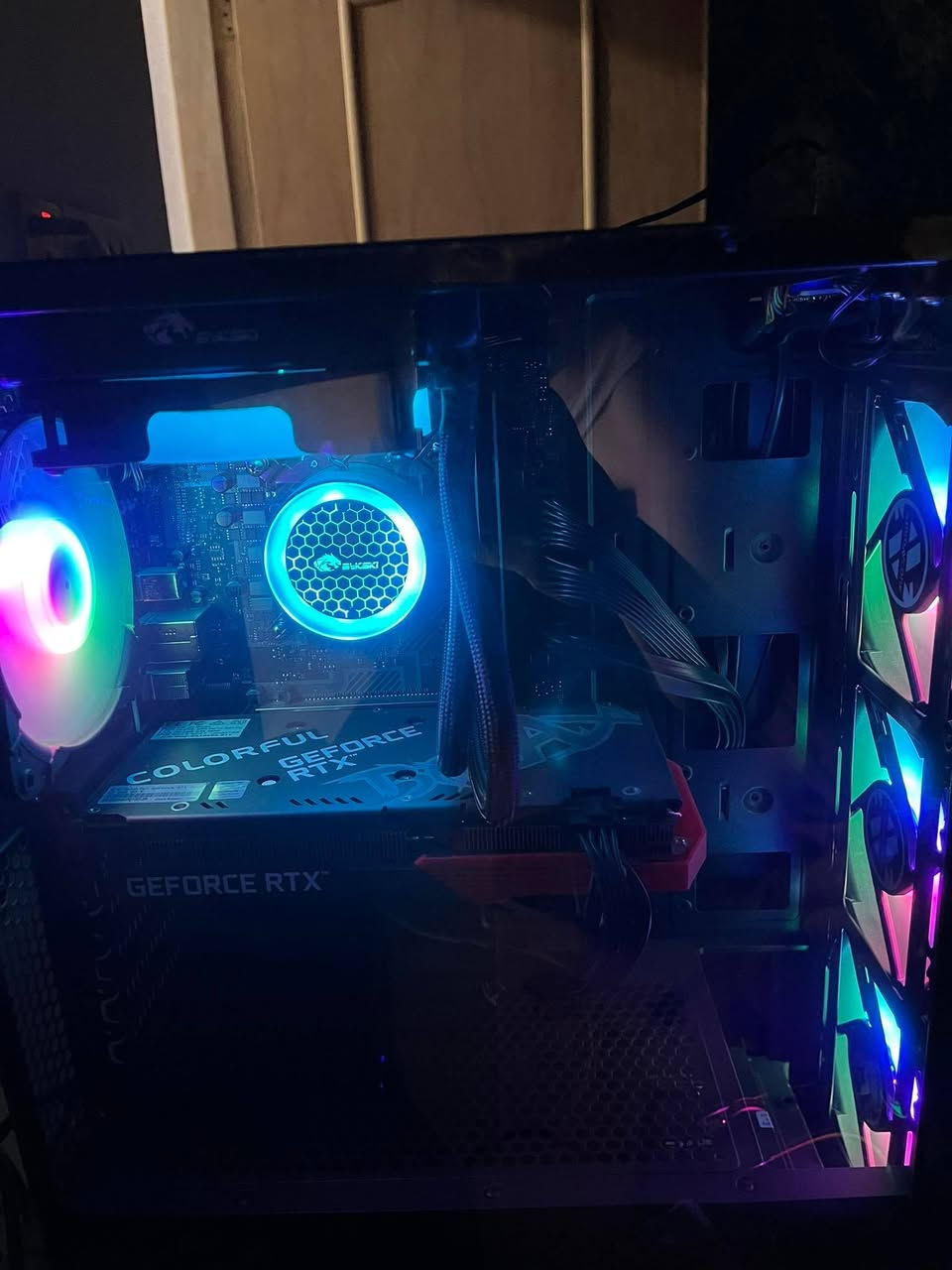 السلام عليكم 
ابيعهن كلهن سوا.. 
المواصفات اول صورة كل تفاصيل التجميعة

الملحقات:
ups online farber 
keyboard redragon k550
mouse logitech g502
hyperx cloud II 
وشاشة سامسونك FHD 144 هيرتز 
والميز ايضا للبيع فصلته تفصال ب٢٠٠ الف اذا يعجبك نتراهم عليه مانختلف

سبب البيع يشهد الله كاعد امر بضائقة مالية مابيهة كل مشاكل وضمان تاخذها من البيت اي اشكال رجعها علية

انطيني سعرك واني اجيك خاص لأن ماعرف اسعار السوك حاليا


**إذا كنت صاحب هذا الإعلان وتريد حذفه لأي سبب، رجاءا أرسل رسالة إلى الدعم الفني**