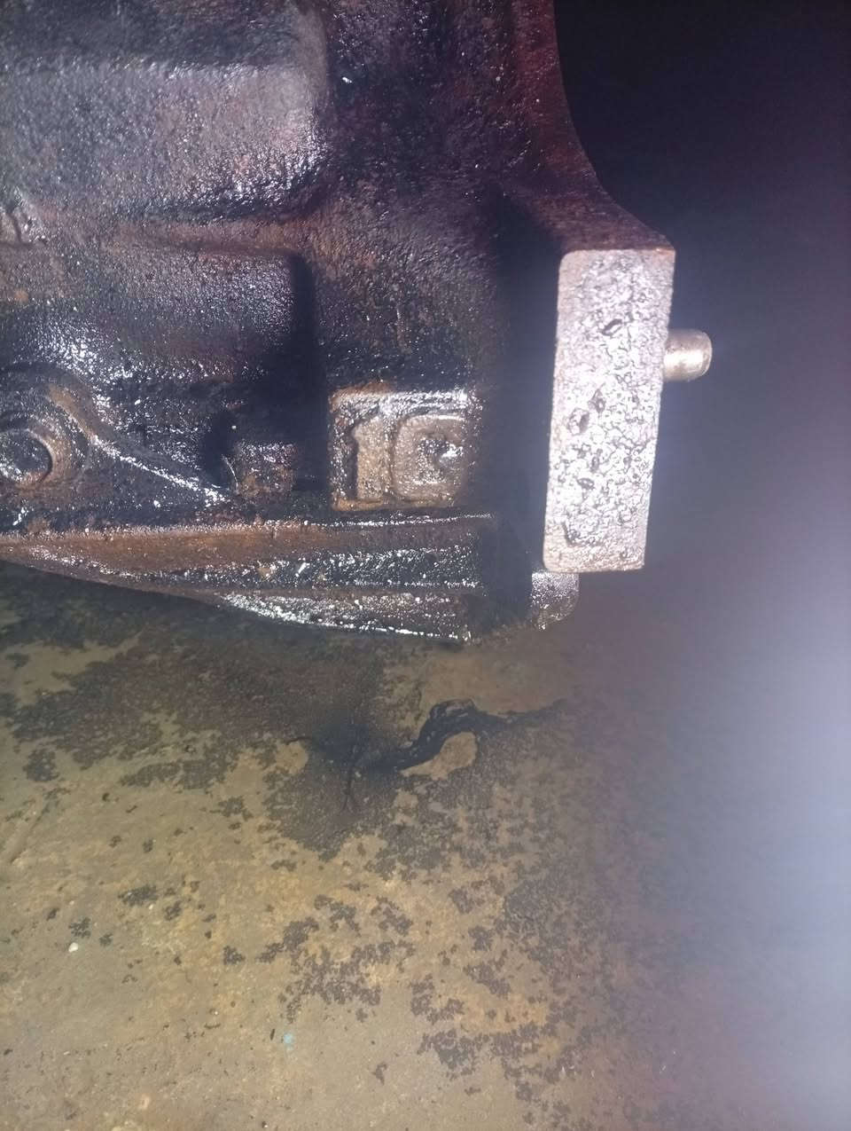 سلام عليكم مرخصة مدير الكروب نص محرك ونجي ستندر 6 سلندر .البيع .السعر.300 الف .*********** 
العنوان بغداد مدينه الصدر.
