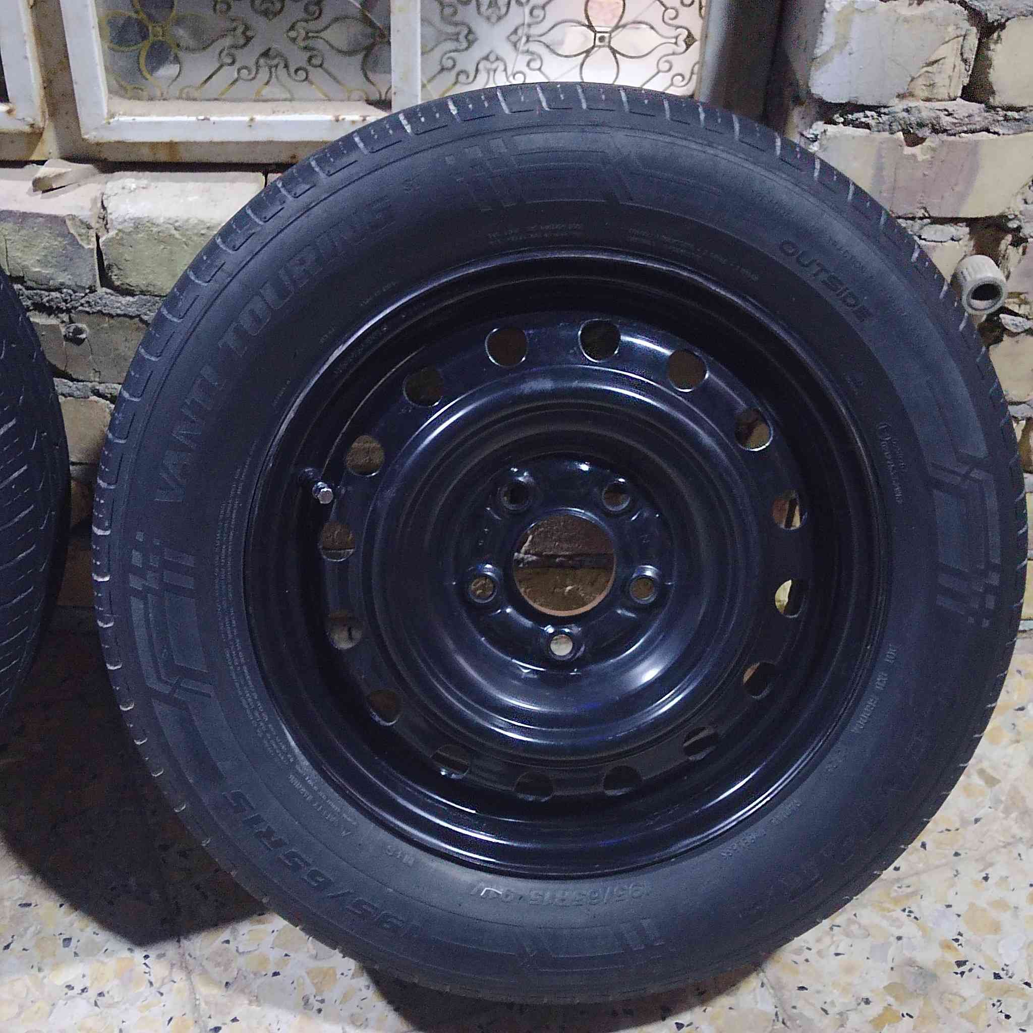 السلام عليكم ويل حجم ١٥  مع تاير جديد ما مشدود
مكاني ميسان قضاء الكحلاء
رقم ***********
سعرهن ٢٧٥ وبيهن مجال
