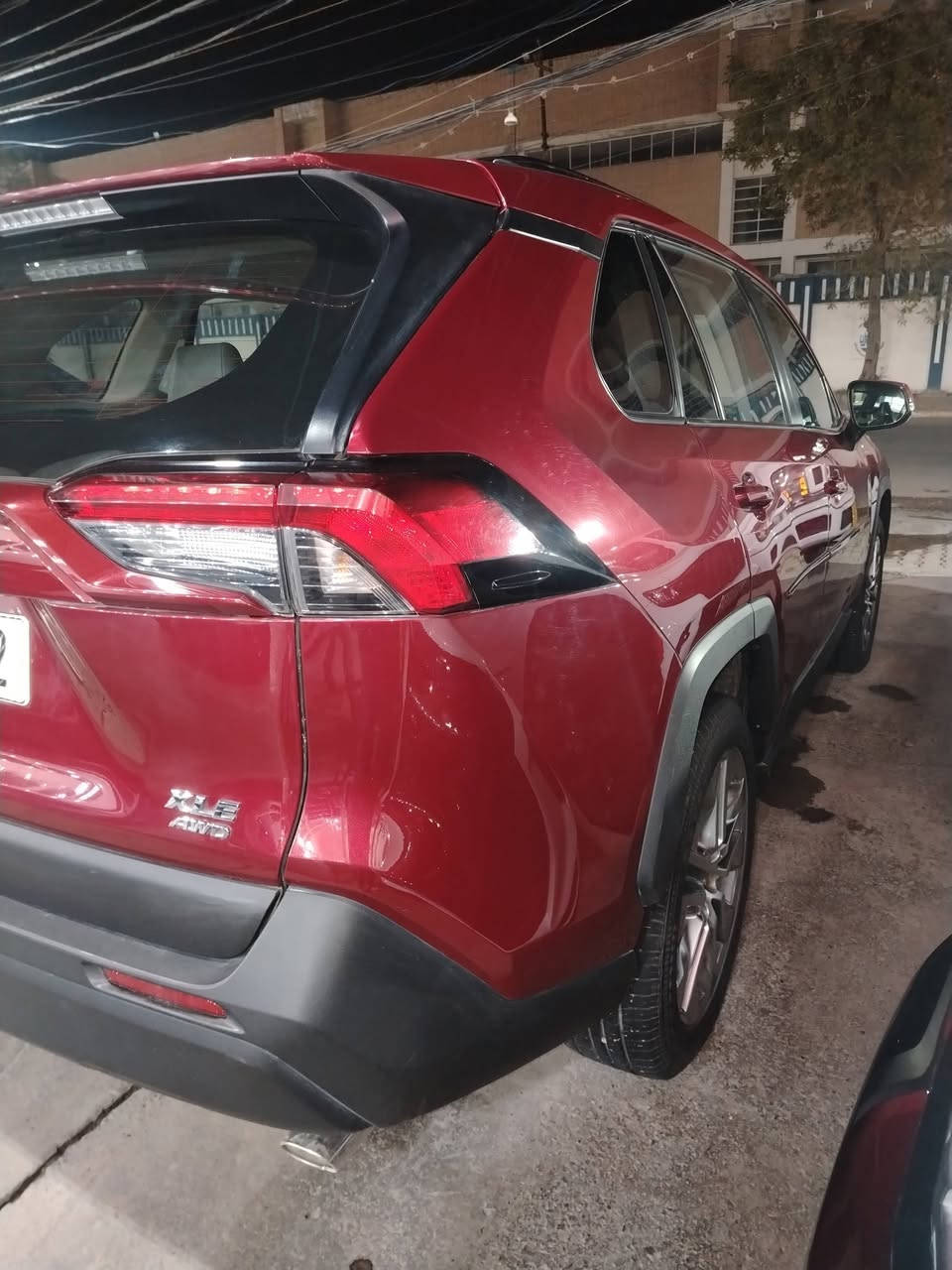 السلام عليكم اخوان
Toyoata Rav4 hybird  xle 2021
المواصفات
1-بصمه ابواب
2-بصمه
3-فول تحكم ستيرن
4- دتفئة استيرن 
5-تدفئة كشنات
6-تبريد قطعتين
7- وضعيات قياده
8-سايد بريك بصمة
9-ويل گب كروم
10-دخول ذكي
11-فتحه
12-باب خلفي كهرباء
رقم شاصي موجود بلمنشور
حادث جاملغ وبنيد
ايرباك طاك
السعر 190$ وبيها مجال بسيط
للاستفسار ***********

