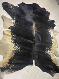 جادة جلد طبيعي 100% بحجم ممتاز وشكل أنيق جاهزة لتزيّن منزلك أو مكتبك! ...