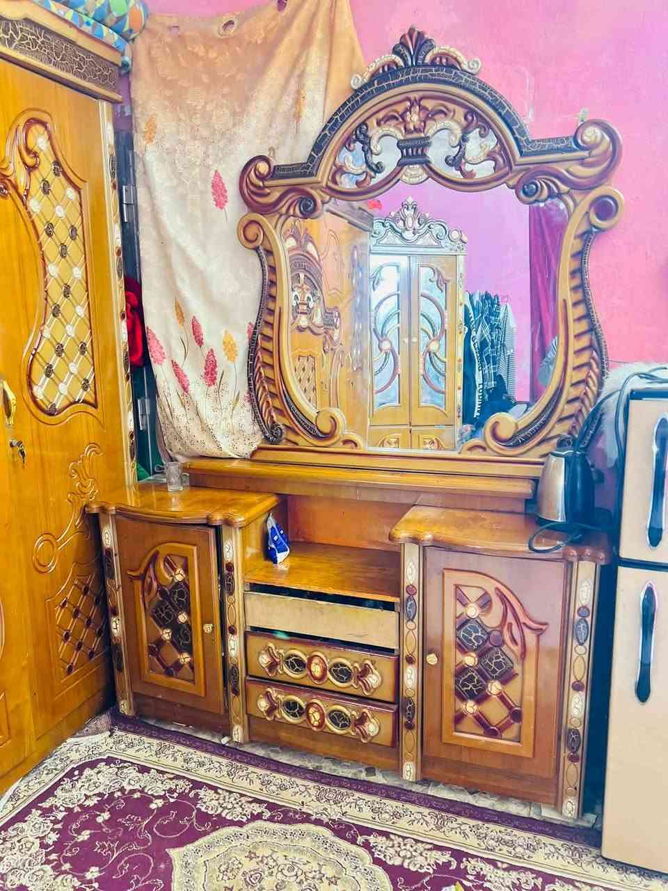 سلام عليكم غرفه نوم نجاره عراقيه ام الخمسه نضيفه كلش كامله سعره 700 وبيها مجال بسيط مكانه ناصريه مركز اي استفسار خاص او متوفر واتساب ***********
