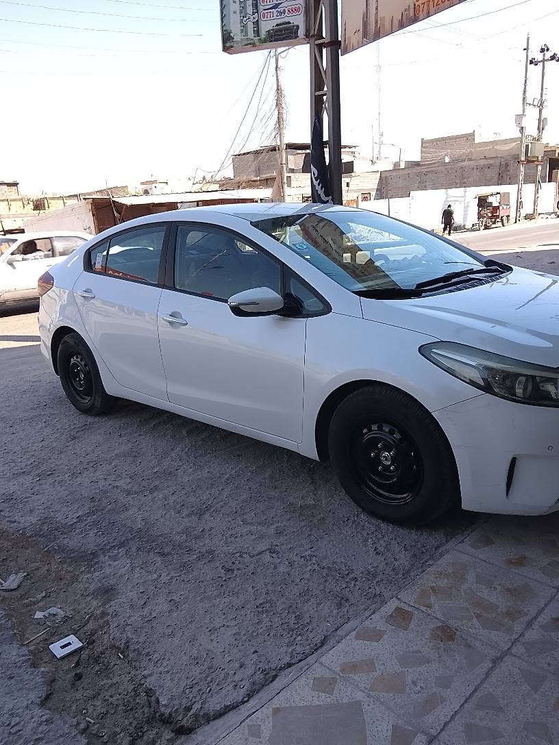 سلام عليكم كيه سيراتو مديل 18خليجي رقم بصره بسمي مكينه 1600
تبريد قطعتين 
مرىي شفط 
شفتات استيرن 
تحكم استيرن 
شاشه جبيره 
حساس خلفي امامي 
لد خلفي امامي 
تخم تأير ستوني شاده جاهزه الخير اي نقص ما بيه 
بيه صبق باب خلفي او داير 
عنوان حمدان شارع المركز 
***********
السعر 125 البصرة, العراق
