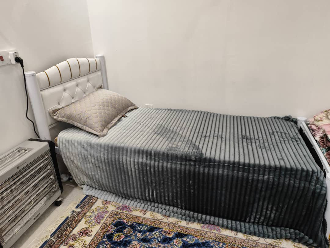 ⸻

🏠 شقة مفروشة للإيجار – يومي أو شهري

شقة مجهزة بالكامل
مساحة 60 متر
تتكون من:
🛏 غرفة
🛋 صالة
🚿 حمام
🚽 توالت

⚡ كهرباء 24 ساعة
🛗 مصعد
🛎 حراسة + لوبي + بناية مرتبة

📍 الموقع: الروضتين قرب الامام الحسين عليه السلام 

الإيجار مخصص للعوائل أو طالبات الجامعة فقط
الشقة نظيفة وجاهزة للسكن فوراً.

📞 للاستفسار: ***********
***********
⸻
