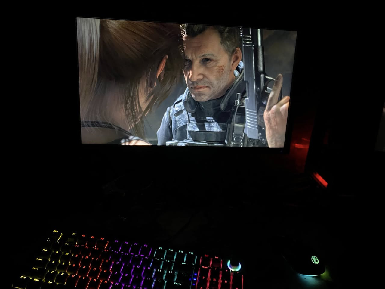 � كيس ألعاب + شاشة + ملحقات + UPS للبيع 🔴

📌 الحالة: مستعمل سنة
📌 الاستخدام: نظيف، بدون أي مشاكل
📌 الحرارة: ممتازة وما ارتفعت نهائياً

⸻

🖥️ مواصفات الكيس:
• 🔹 المعالج: Intel Core i3-10105F
• 🔹 كرت الشاشة: GTX 1650 – 4GB
• 🔹 الرام: 16GB DDR4
• 🔹 التخزين:
• ssd 256GB
• HDD 500GB
• 🔹 المذربورد: ASUS PRIME H410M-K
• 🔹 البور سبلاي: 500W Deepcool
• 🔹 الكيس: Deepcool
• 🔹 النظام: Windows 10 Pro – 64bit
• 🔹 DirectX 12 شغال بدون مشاكل

⸻

🖥️ الشاشة:
• 📺 Samsung
• 🔹 دقة 1080p
• 🔹 تردد 60Hz
• 🔹 حالة ممتازة

⸻

🎮 الملحقات:
• 🖱️ ماوس Snap Dracon
• ⌨️ كيبورد Red Switch (جديد)
• 🎮 يد PlayStation 4 + ميز
• 🔌 UPS Metex 1000VA (يحمي الجهاز من انقطاع الكهرباء)
وياهة الميز يعني بس تربط وتلعب كلشي كامل  اخي الميز هدية 
⸻

✅ ملاحظات مهمة:

✔️ الجهاز نظيف جداً
✔️ ما بي أي أعطال
✔️ ماكو مشاكل حرارة
✔️ يشغل أغلب الألعاب بسلاسة
✔️ مناسب للألعاب، الدراسة، الشغل

⸻

💰 السعر:
➡️ 650 دينار عراقي
(قابل للنقاش للجاد فقط)

📍 المكان: بغداد الغزالية
📞 للتواصل: ***********
