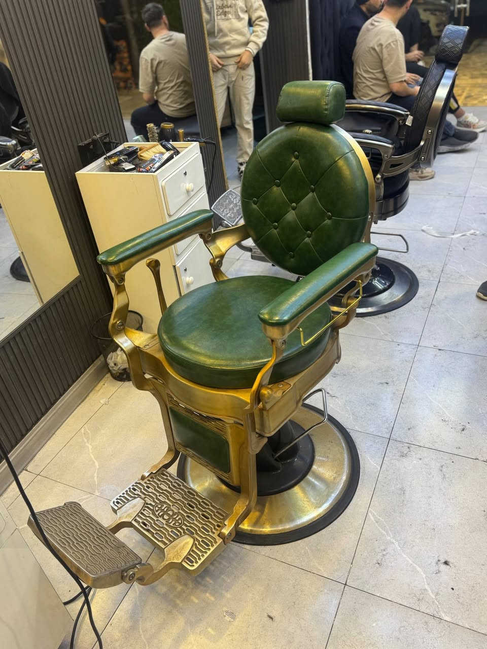 كرسي ملكي للبيع
عدد 3 قطع 
***********
للتواصل اتصال أو مراسلة ع واتس اب
