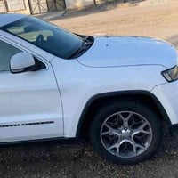 جيب لاريدو موديل 2019فول السياره الاخير خليجيه ماشيه ٩٠ مثل مموضح بالس...