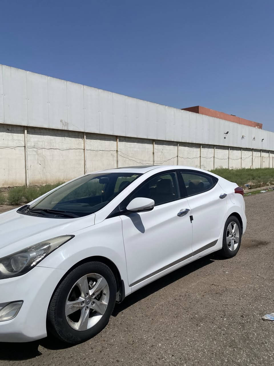 النترا 2012 فول مواصفات GLS  بصمه فتحه سقف شاشه كامره دواره تحكمات ستيرن محرك 2000 دوش جيد جدا كير جيد جدا سياره بدون اي ضربه بيهه صبغ بالجاملغ الخلفي فقط بالداير مكفوله من الضربه تخم تاير جديد السياره باسمي رقم بغداد السعر 105 مكان بغداد حي العامل ***********
