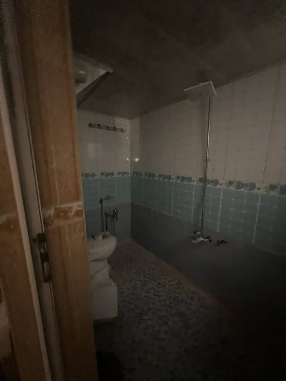 بيت الايجار بحي السلام قرب مصطفى ابو الدحاج 100م السعر 425 الف طابق واحد التواصل ***********
